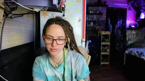 Snapshot of lisafoxy_y chatting on May 17, 6:33 am Lisa online show from May 17, 6:33 am