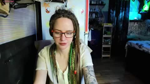 Snapshot of lisafoxy_y chatting on May 18, 5:35 am Lisa online show from May 18, 5:35 am