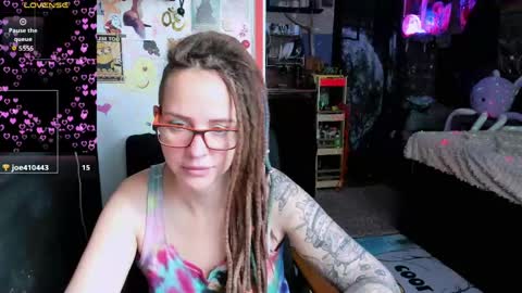 Snapshot of lisafoxy_y chatting on May 27, 6:32 am Lisa online show from May 27, 6:32 am