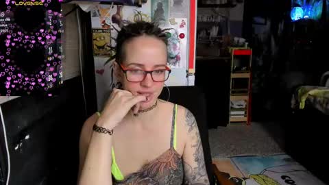 Snapshot of lisafoxy_y chatting on May 30, 7:38 am Lisa online show from May 30, 7:38 am