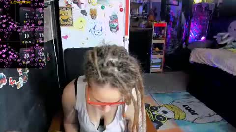 Snapshot of lisafoxy_y chatting on June 9, 7:09 am Lisa online show from June 9, 7:09 am