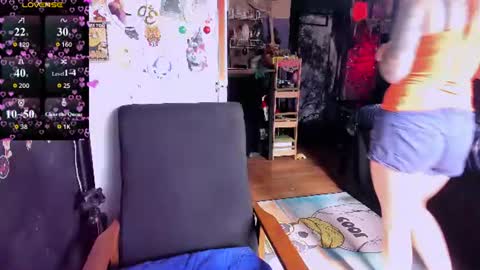 Snapshot of lisafoxy_y chatting on June 18, 5:30 am Lisa online show from June 18, 5:30 am