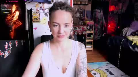 Snapshot of lisafoxy_y chatting on June 20, 6:05 am Lisa online show from June 20, 6:05 am