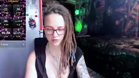 Snapshot of lisafoxy_y chatting on June 27, 3:17 pm Lisa online show from June 27, 3:17 pm