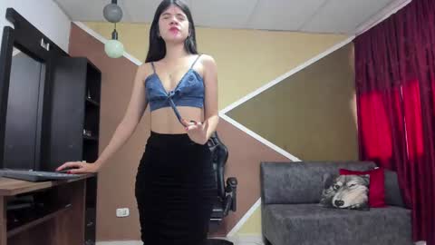 Snapshot of lisagray_1 chatting on November 13, 8:19 pm Lisa Gray Independent Model online show from November 13, 8:19 pm