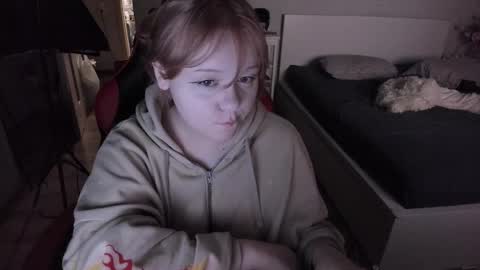 -Lisa- Help me to reach 100 thumbs up3 online show from February 13, 8:24 pm