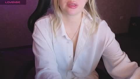 Snapshot of lisenok26 chatting on April 19, 2:49 pm Anna online show from April 19, 2:49 pm