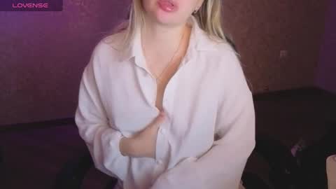 Snapshot of lisenok26 chatting on April 29, 11:47 am Anna online show from April 29, 11:47 am