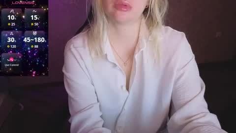 Snapshot of lisenok26 chatting on May 2, 9:36 am Anna online show from May 2, 9:36 am