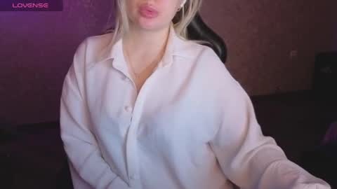Snapshot of lisenok26 chatting on May 14, 12:28 am Anna online show from May 14, 12:28 am