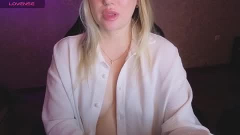 Snapshot of lisenok26 chatting on May 15, 1:01 am Anna online show from May 15, 1:01 am