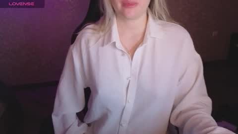 Snapshot of lisenok26 chatting on May 23, 12:16 am Anna online show from May 23, 12:16 am