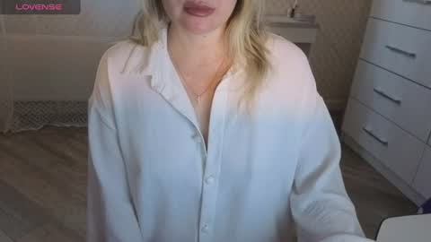 Snapshot of lisenok26 chatting on August 2, 11:08 am Anna online show from August 2, 11:08 am