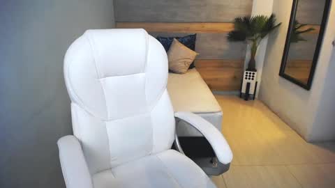 Liseth Fox online show from December 10, 8:05 pm