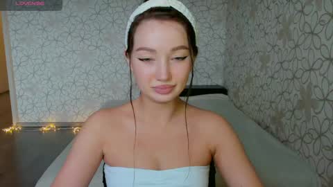 Snapshot of lissa_cristal_ chatting on May 17, 11:17 am lissa_cristal_ online show from May 17, 11:17 am