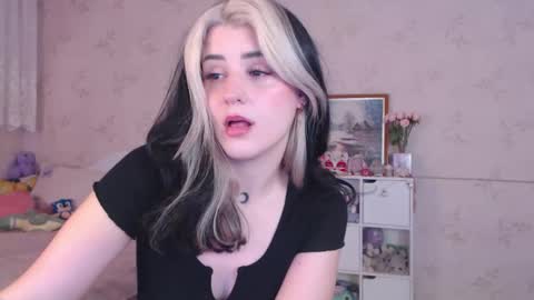 Alice Dont forget to thumbs up its very important  online show from March 12, 2:56 pm