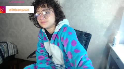 Snapshot of little__amy_ chatting on March 10, 9:53 am AMY online show from March 10, 9:53 am