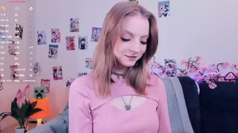Snapshot of little__caprice chatting on April 24, 7:44 am Bella online show from April 24, 7:44 am