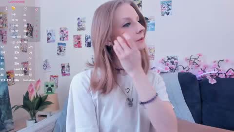 Snapshot of little__caprice chatting on May 2, 7:24 am Bella online show from May 2, 7:24 am
