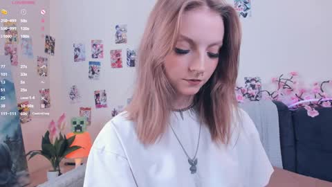 Snapshot of little__caprice chatting on May 5, 7:27 am Bella online show from May 5, 7:27 am