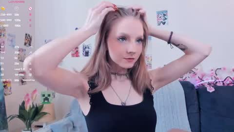 Snapshot of little__caprice chatting on May 6, 7:46 am Bella online show from May 6, 7:46 am
