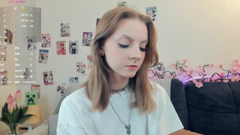 Snapshot of little__caprice chatting on May 8, 7:46 am Bella online show from May 8, 7:46 am