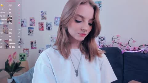 Snapshot of little__caprice chatting on May 19, 7:26 am Bella online show from May 19, 7:26 am