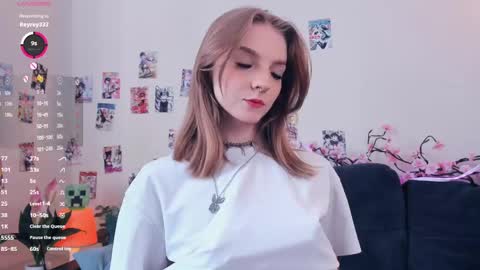 Snapshot of little__caprice chatting on May 23, 7:35 am Bella online show from May 23, 7:35 am