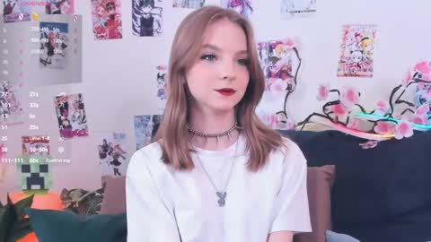 Snapshot of little__caprice chatting on June 2, 7:54 am Bella online show from June 2, 7:54 am