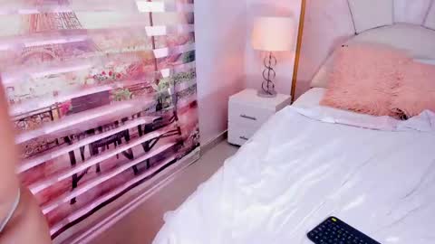 Snapshot of little__doll18 chatting on May 8, 9:31 pm little__doll18 online show from May 8, 9:31 pm