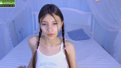 Snapshot of little__lunaa chatting on March 23, 10:30 am online show from March 23, 10:30 am
