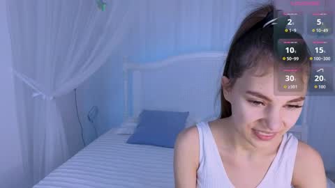 Snapshot of little__lunaa chatting on April 5, 9:50 am online show from April 5, 9:50 am