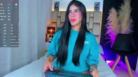 Sophie ---- connected from 1400 to 2100 Colombia time online show from June 3, 7:30 pm