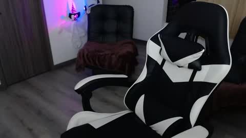 Amelie  online show from October 30, 4:25 am