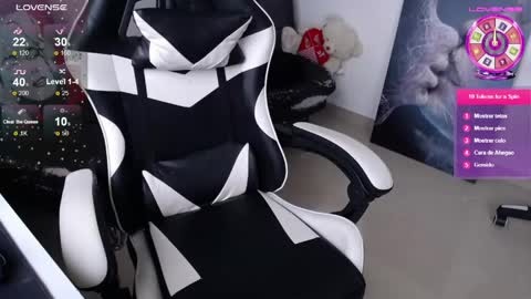 Amelie  online show from April 14, 3:29 pm