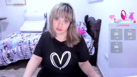 Snapshot of little_angely chatting on June 3, 11:54 pm Angely online show from June 3, 11:54 pm