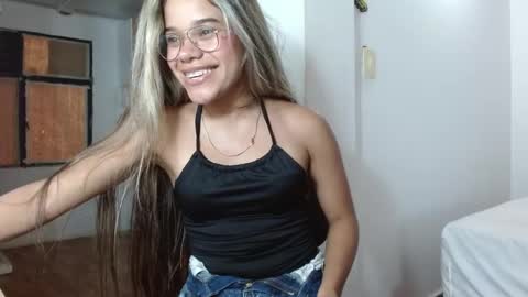 Snapshot of little_babyboo_ chatting on May 26, 10:06 pm Catalina online show from May 26, 10:06 pm