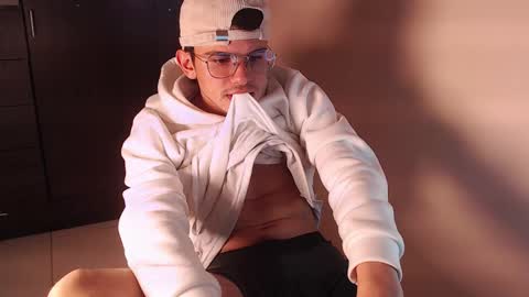 Snapshot of little_daniell chatting on November 15, 4:43 am Daniel online show from November 15, 4:43 am