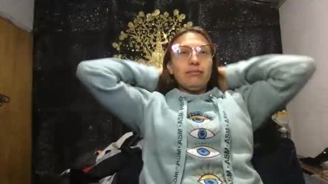 Snapshot of little_devil_diablita90 chatting on May 20, 1:23 am Diablita online show from May 20, 1:23 am