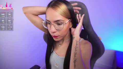 Help me reach 100 likes online show from November 25, 7:14 pm