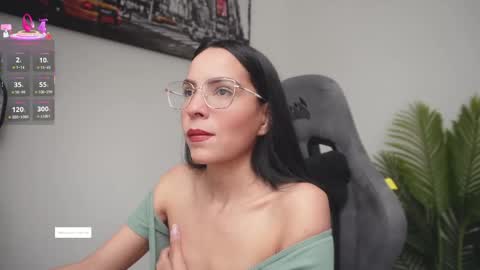 Snapshot of little_eli chatting on May 13, 7:11 pm Help me reach 100 likes online show from May 13, 7:11 pm