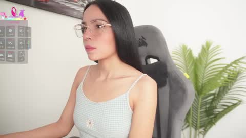 Snapshot of little_eli chatting on May 23, 7:07 pm Help me reach 100 likes online show from May 23, 7:07 pm