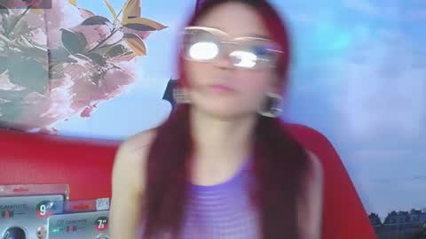 Snapshot of little_ellie_1 chatting on April 24, 8:44 pm Ellie online show from April 24, 8:44 pm