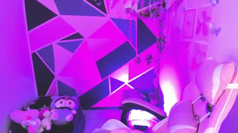 Snapshot of little_emma0 chatting on July 14, 4:13 pm Carol online show from July 14, 4:13 pm