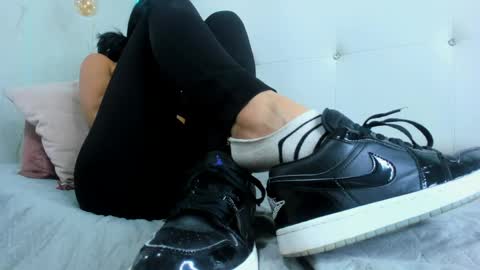 Snapshot of little_jenni chatting on April 29, 1:04 pm online show from April 29, 1:04 pm