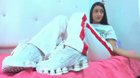 Snapshot of little_jenni chatting on July 10, 1:25 pm online show from July 10, 1:25 pm