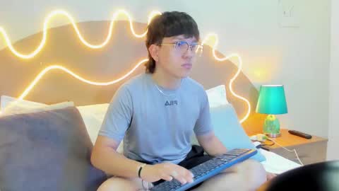 Snapshot of little_mattew chatting on October 9, 2:48 pm M A T T E W  online show from October 9, 2:48 pm