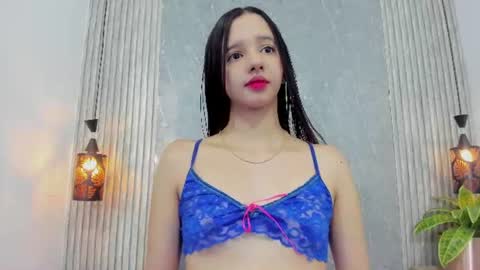 Snapshot of little_melody1 chatting on July 10, 11:46 am little_melody1 online show from July 10, 11:46 am