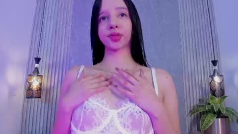 Snapshot of little_melody1 chatting on July 22, 12:41 pm little_melody1 online show from July 22, 12:41 pm