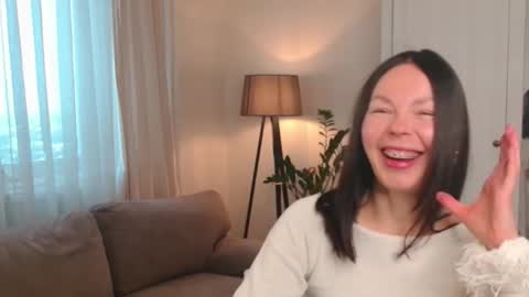 Snapshot of little_nicole_ chatting on January 6, 9:13 am Nicole online show from January 6, 9:13 am